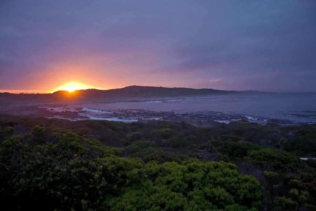 Schulphoek Seafront House Hermanus Exterior photo Sunset over the town of Port Lincoln