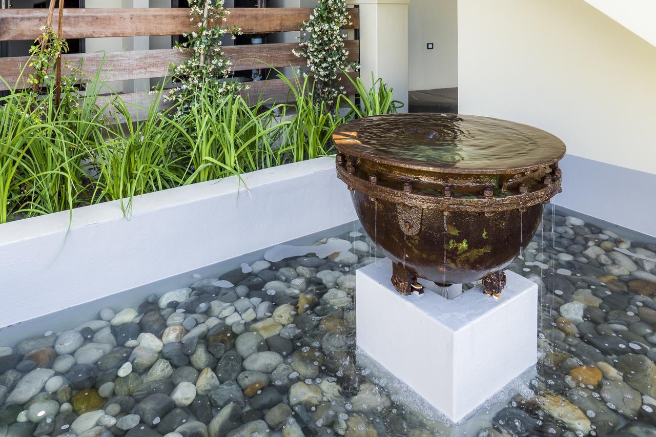 Schulphoek Seafront House Hermanus Exterior photo A bronze vessel from the 11th century BC, unearthed in 1990