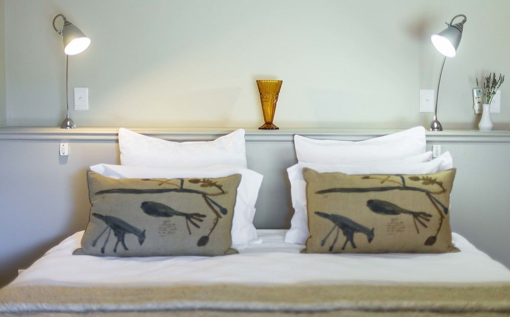 Schulphoek Seafront House Hermanus Exterior photo A bed with cushions