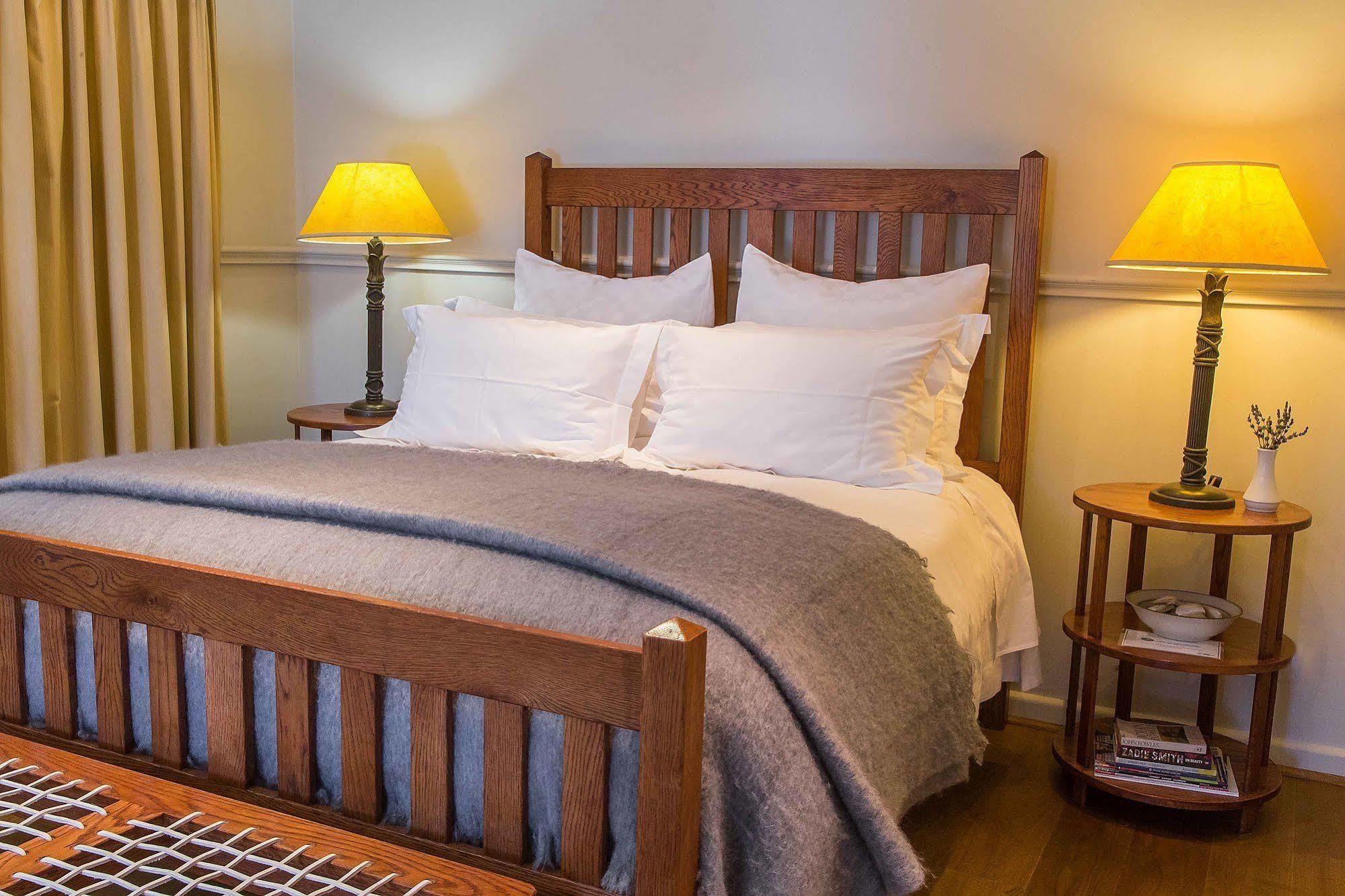 Schulphoek Seafront House Hermanus Exterior photo A bed with a throw