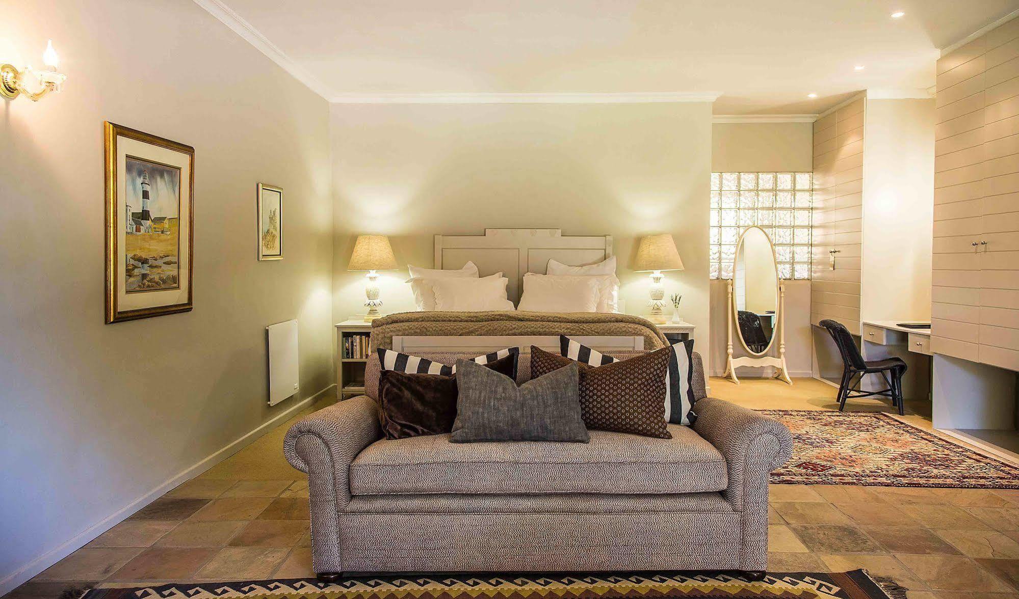 Schulphoek Seafront House Hermanus Exterior photo A bedroom at the Cape Heritage