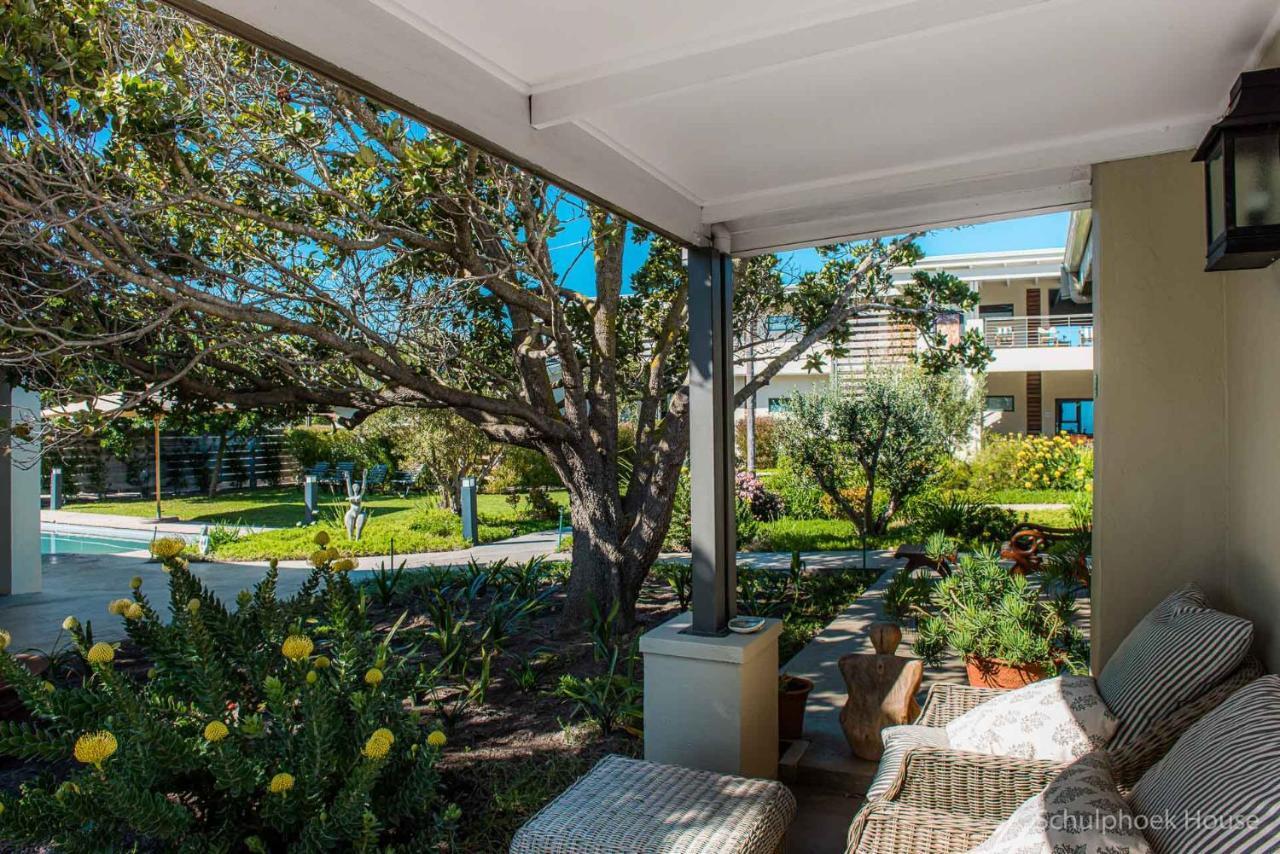 Schulphoek Seafront House Hermanus Exterior photo A view of the courtyard from a balcony